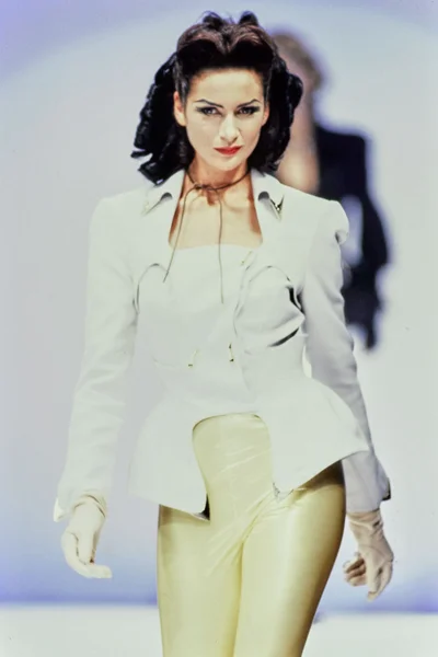 Look 11